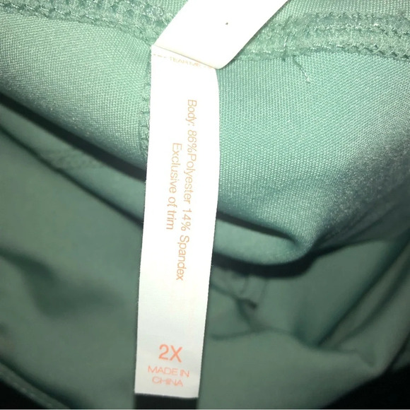 5/$25 
Adrienne Vittadini Sport Green Shorts 2X Pockets Bermuda Lightweight - Picture 3 of 10